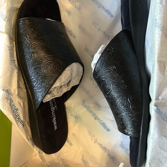 Walking Cradles Black Tooled Cath Leather Sandal - Women - Picture 11 of 13